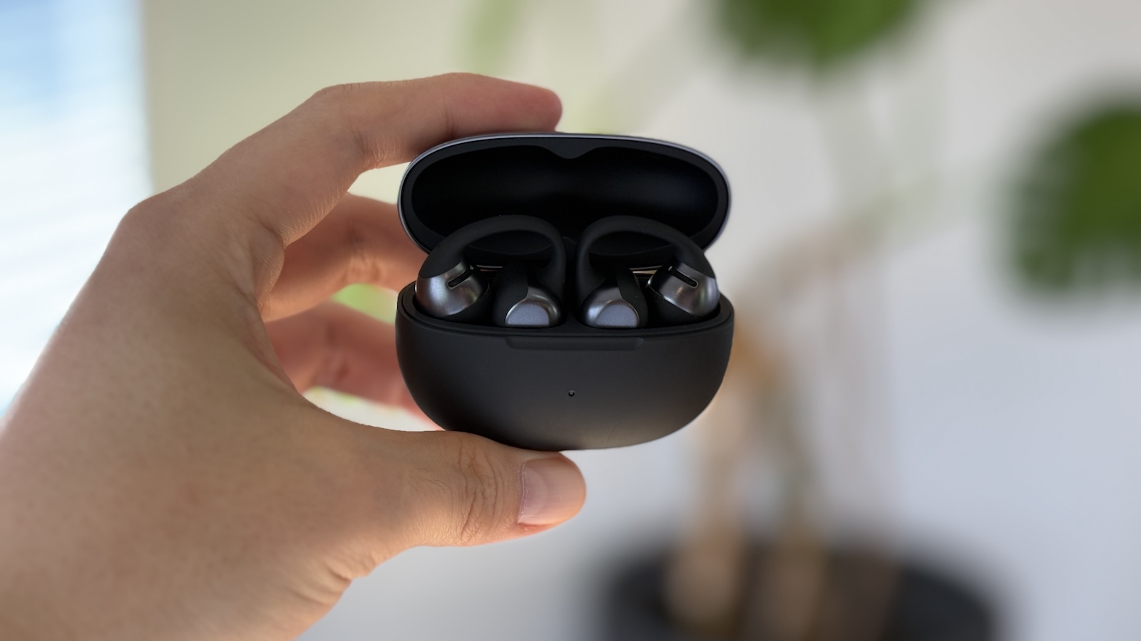 Shokz OpenDots ONEレビュー｜軽量で高音質なイヤーカフ型の注目株